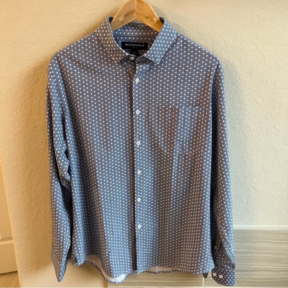 Mizzen+Main, Leeward “No Tuck”, Med Trim, Like New, Button Down Shirt.